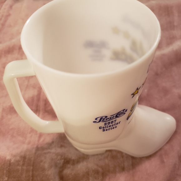 Dolly Parton's Dixie Stampede 2007 2PC Collector's Items - Picture 5 of 14